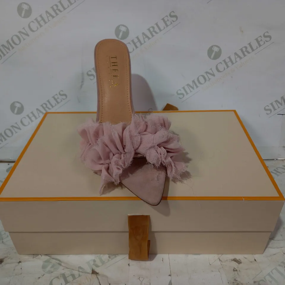 BOXED PAIR OFTHEEA LONDON SUEDE OPEN TOE HEELS IN PINK UK SIZE 7