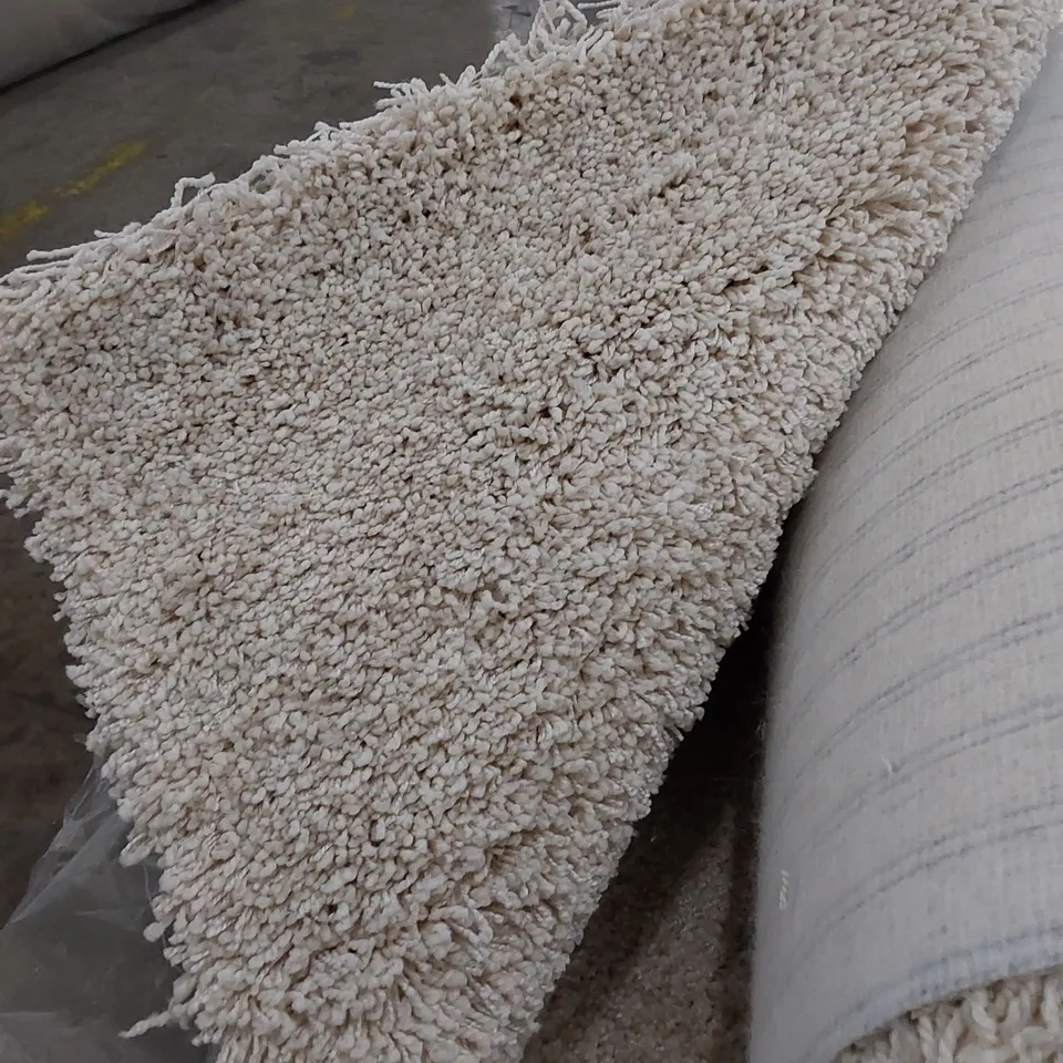 ROLL OF QUALITY SHAGGY EXCLUSIVE ALABAMA CREAM CARPET // SIZE: APPROXIMATELY 5 X 4m