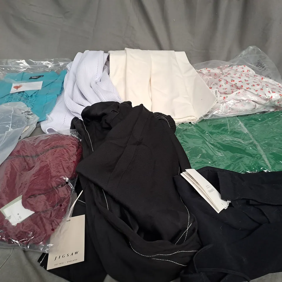 BOX OF ASSORTED CLOTHING ITEMS IN VARIOUS COLOURS, SIZES AND STYLES