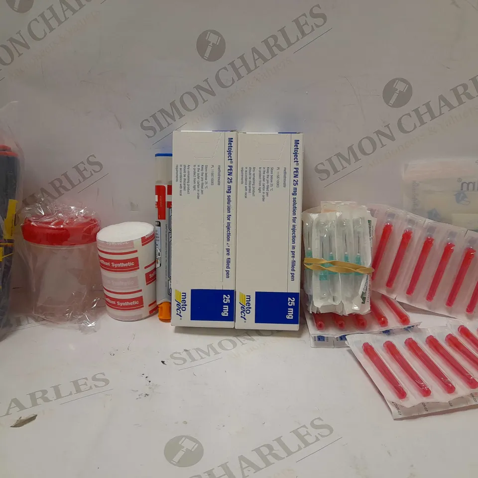 LOT OF APPROX 15 ASSORTED MEDICAL PRODUCTS TO INCLUDE TRAINING EPIPENS, METOJECT PENS, HYDROFILM PLUS ABSORBANT PAD, ETC