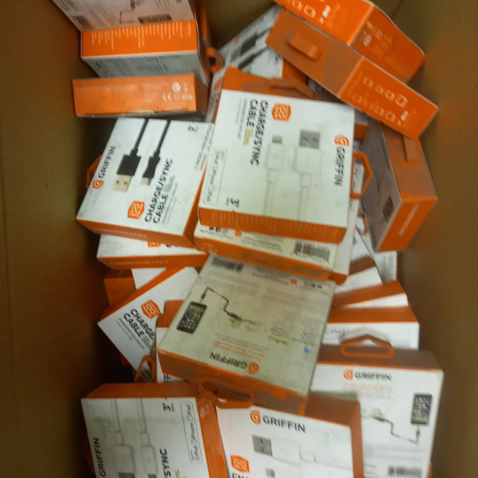 BOX OF APPROXIMATELY 25 ASSORTED CHARGING/SYNC CABLES TO INCLUDE LIGHTENING & MICRO USB  