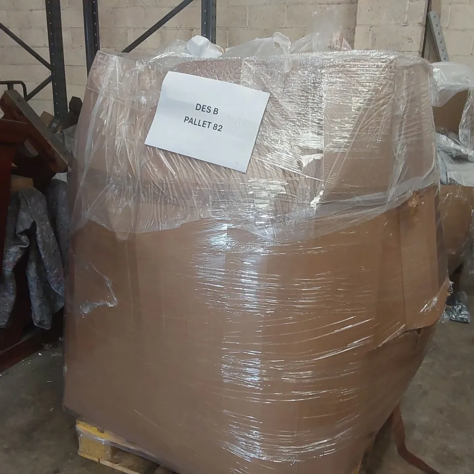 PALLET CONTAINING APPROXIMATELY 500x BRAND NEW ASSORTED DESIGNER CLOTHING ITEMS INCLUDING: JD WILLIAMS JEANS, DENIM JUMPSUITS ECT