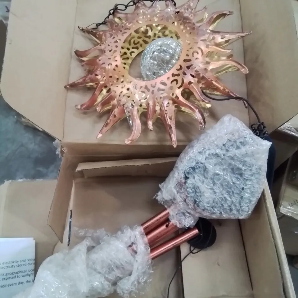 BOXED SOLAR POWERED SUN WITH CHIMES