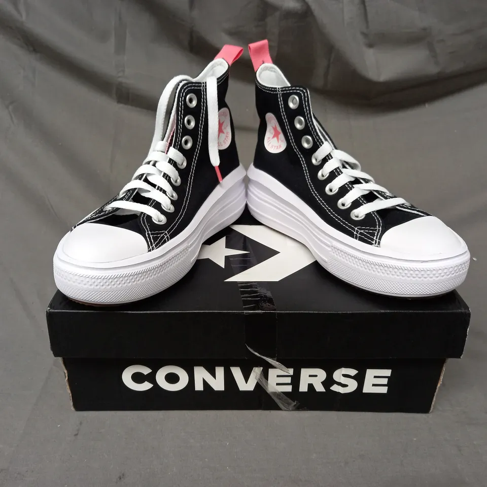BOXED PAIR OF CONVERSE SHOES IN BLACK/WHITE UK SIZE 3