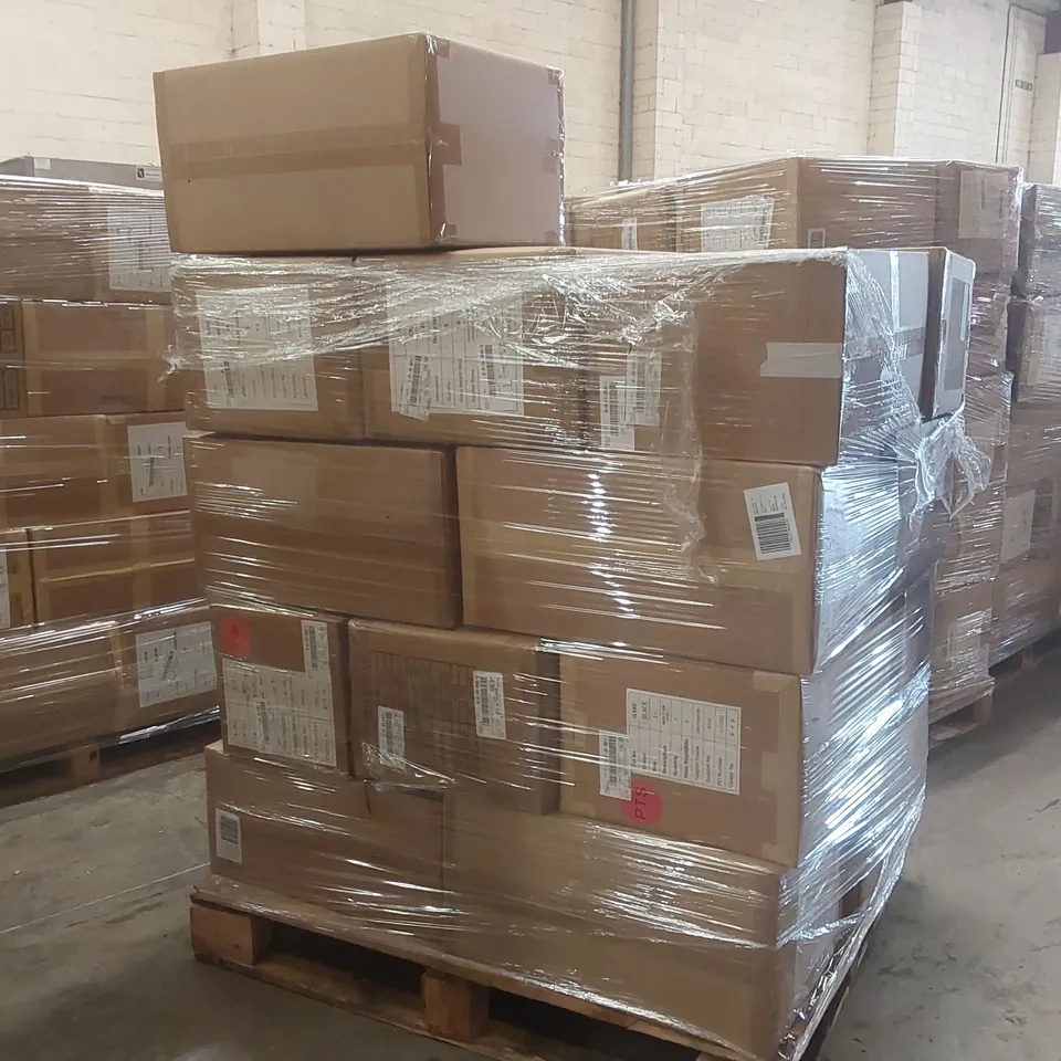 PALLET CONTAINING APPROXIMATELY 125x BRAND NEW ASSORTED DESIGNER CLOTHING ITEMS INCLUDING: ASSORTED SIMPLY BE JACKETS ECT