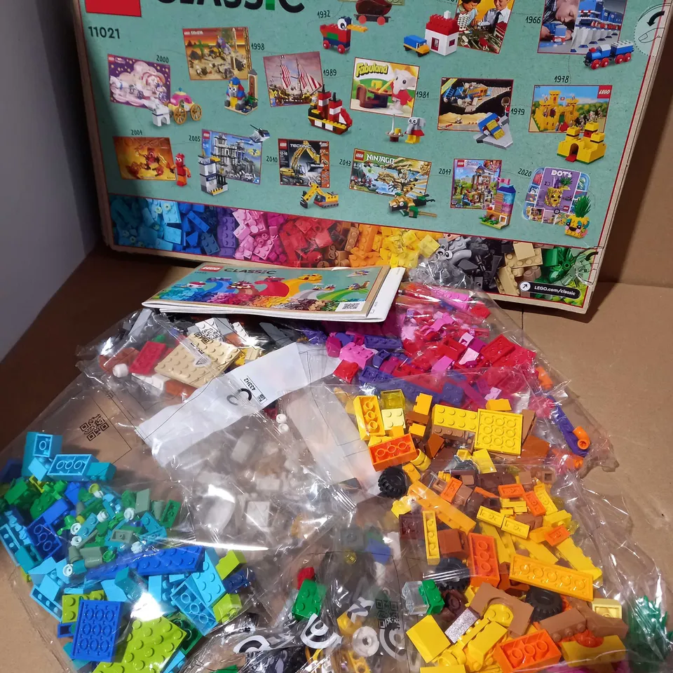 LEGO 11021 CLASSIC 90 YEARS OF CREATIVITY