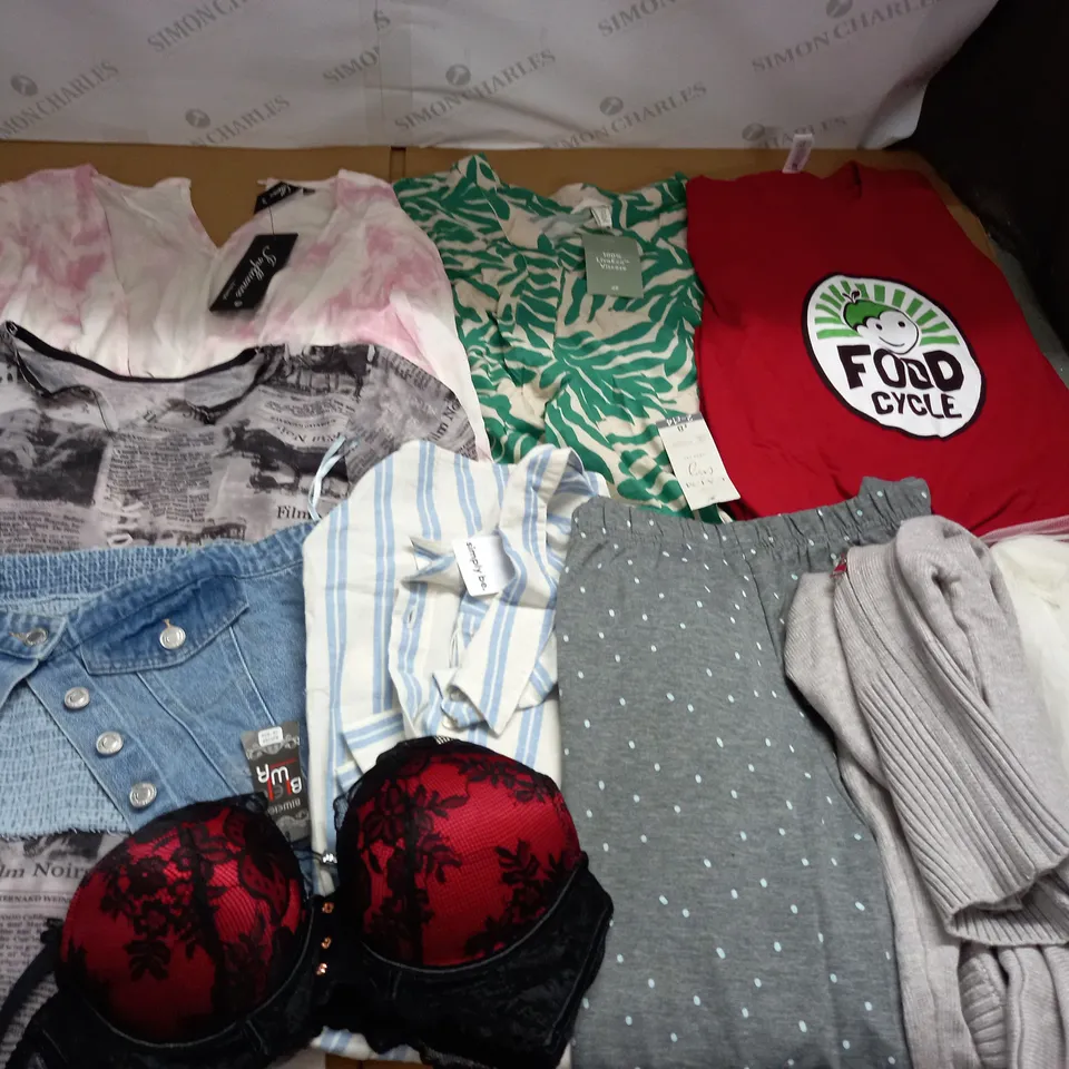 LARGE QUANTITY OF ASSORTED CLOTHING ITEMS TO INCLUDE GEORGE AND H&M