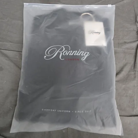 BAGGED RONNING LONDON CREW KNIT SWEATER – BLACK, SIZE M