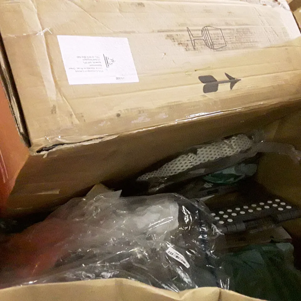 PALLET OF ASSORTED PRODUCTS INCLUDING ROLLER BLIND, ARABIC WALL ART, SHOWER SEAL, TOILET SEAT, FOLDING STEP STOOL