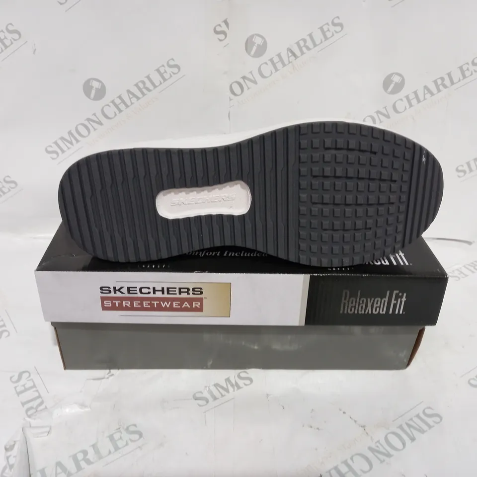 BOXED SKECHERS RELAXED FIT TRAINERS SIZE 9