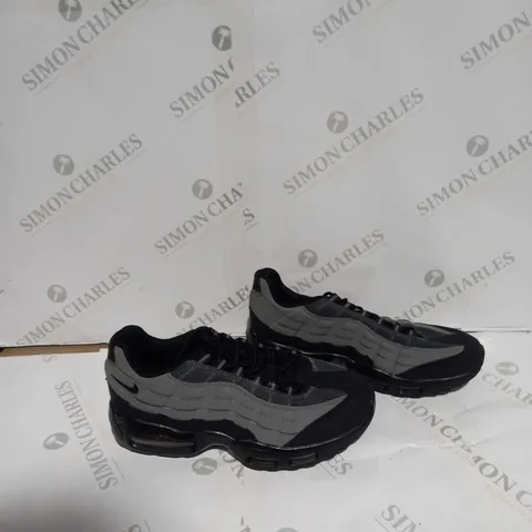 UNBOXED PAIR OF NIKE AIRMAX UK 6