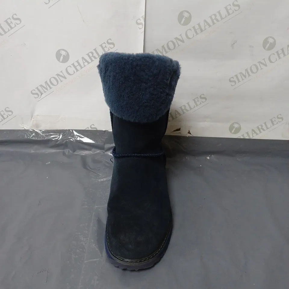 EMU AUSTRALIA WATERPROOF BLUE SUEDE BOOTS SIZE 5