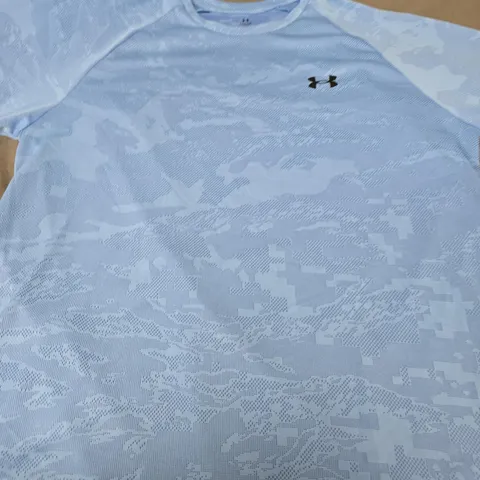 UNDER ARMOUR LOGO CASUAL TEE - SIZE L 