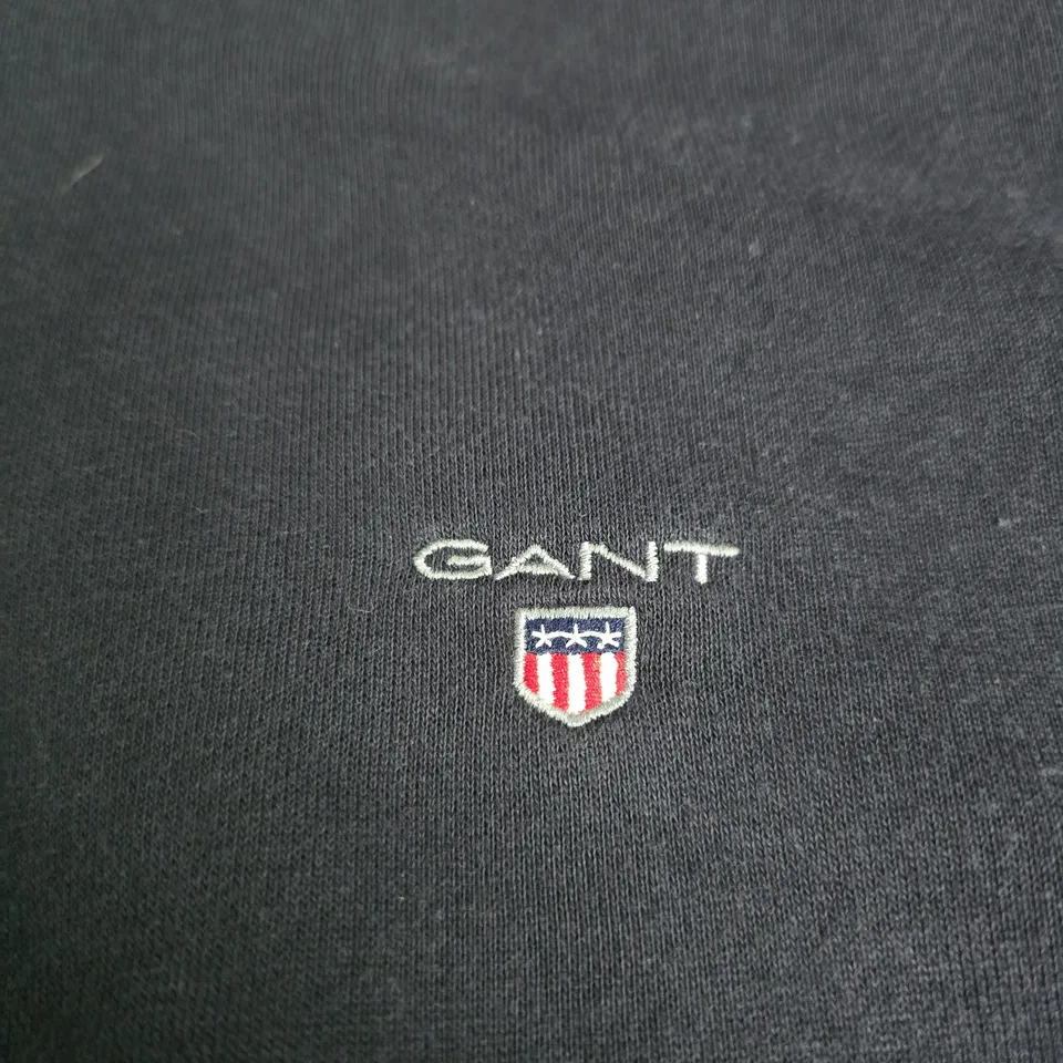 GANT NAVY QUARTER-ZIP SWEATSHIRT, UK 4XL – MADE IN TURKEY