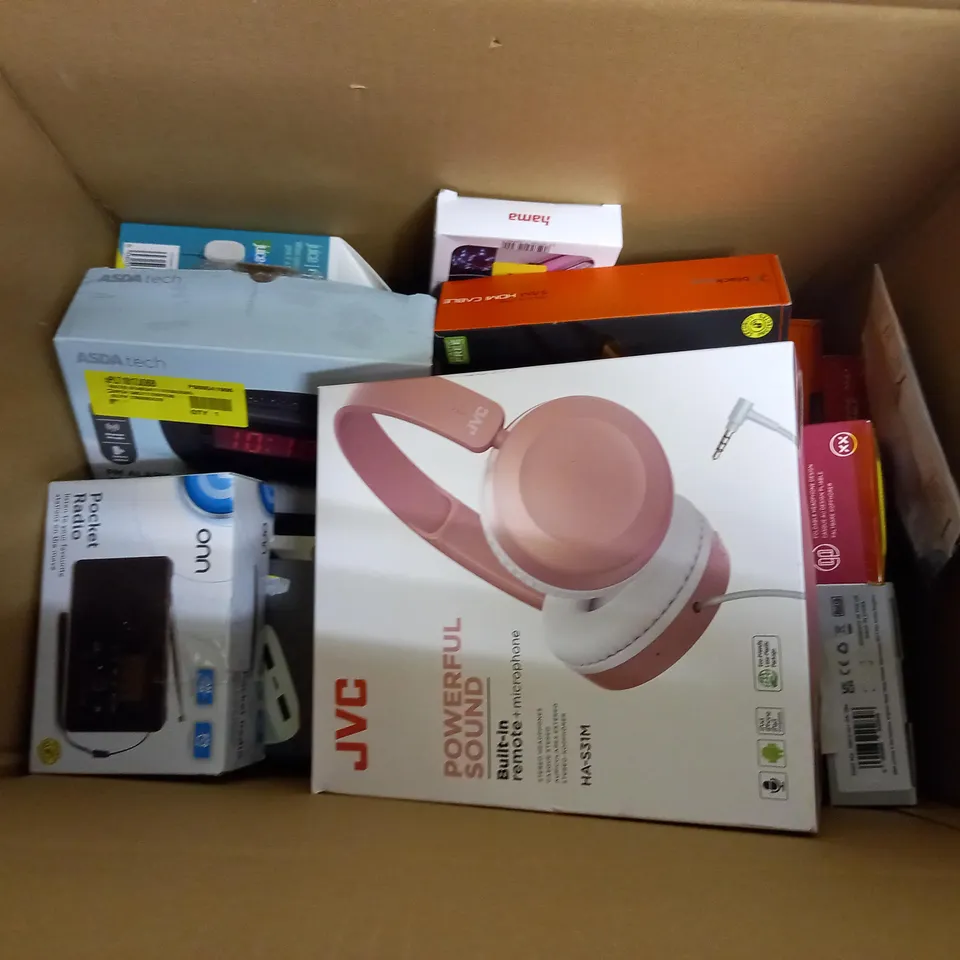 LOT OF APPROX 20 ASSORTED ELECTRICAL ITEMS TO INCLUDE-HEADPHONES-POWERBANK-USB CABLES