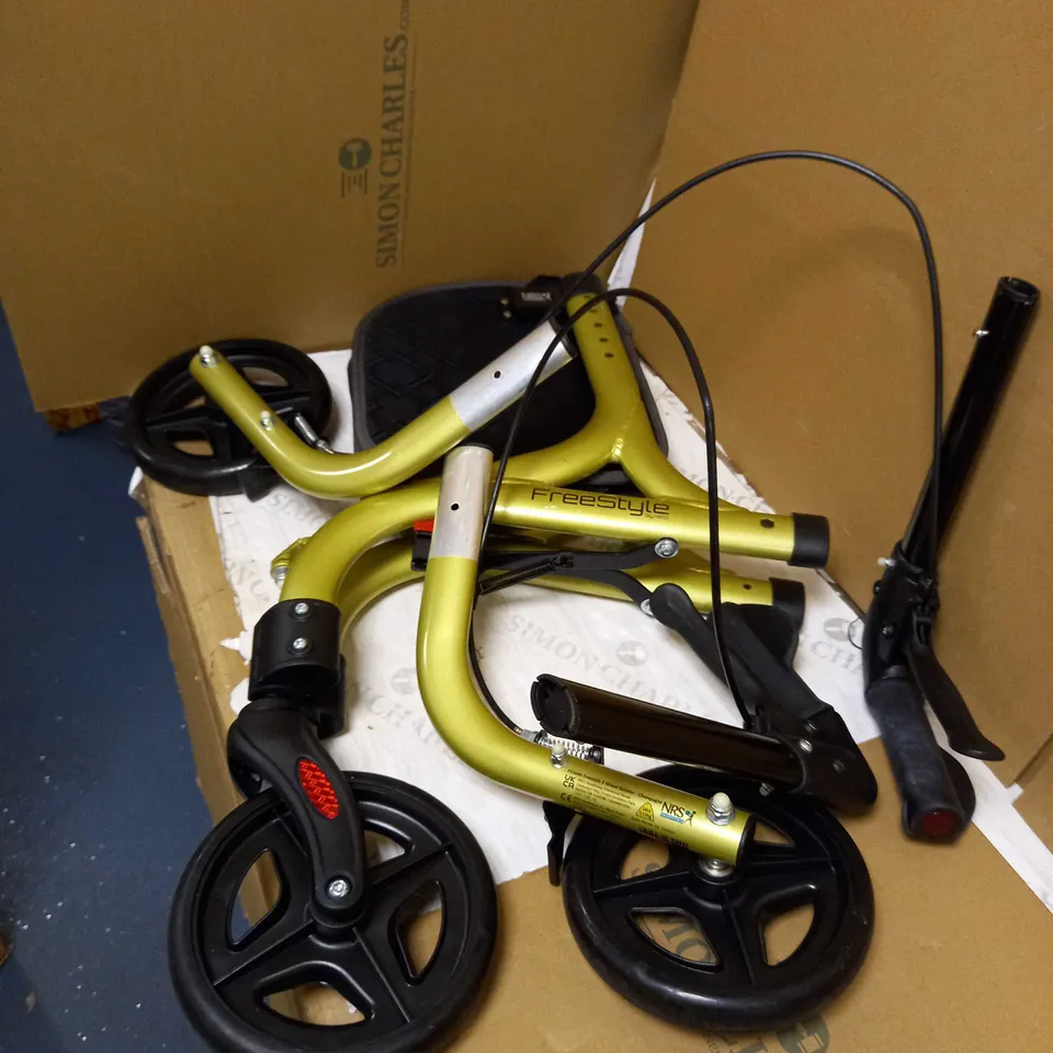NRS FREESTYLE 3 WHEEL ROLATOR