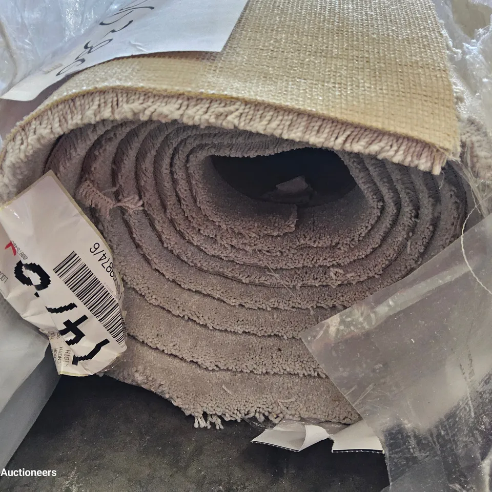 ROLL OF QUALITY TUDOR TWIST REGAL GRANOLA CARPET APPROXIMATELY 4M × 2.85M