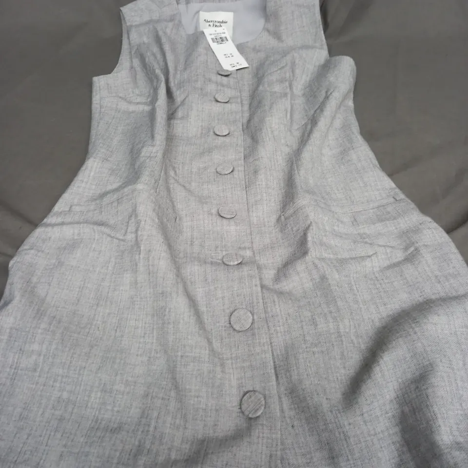ABERCROMBIE & FITCH LIGHT GREY LONG SLEEVE VEST - XXSP