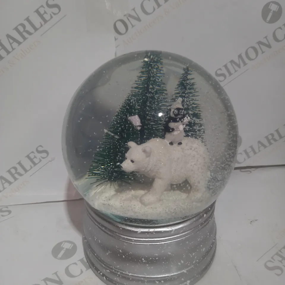 BOXED SANTA EXPRESS CHRISTMAS CHARACTER MUSICAL WATER SPINNER POLAR BEAR