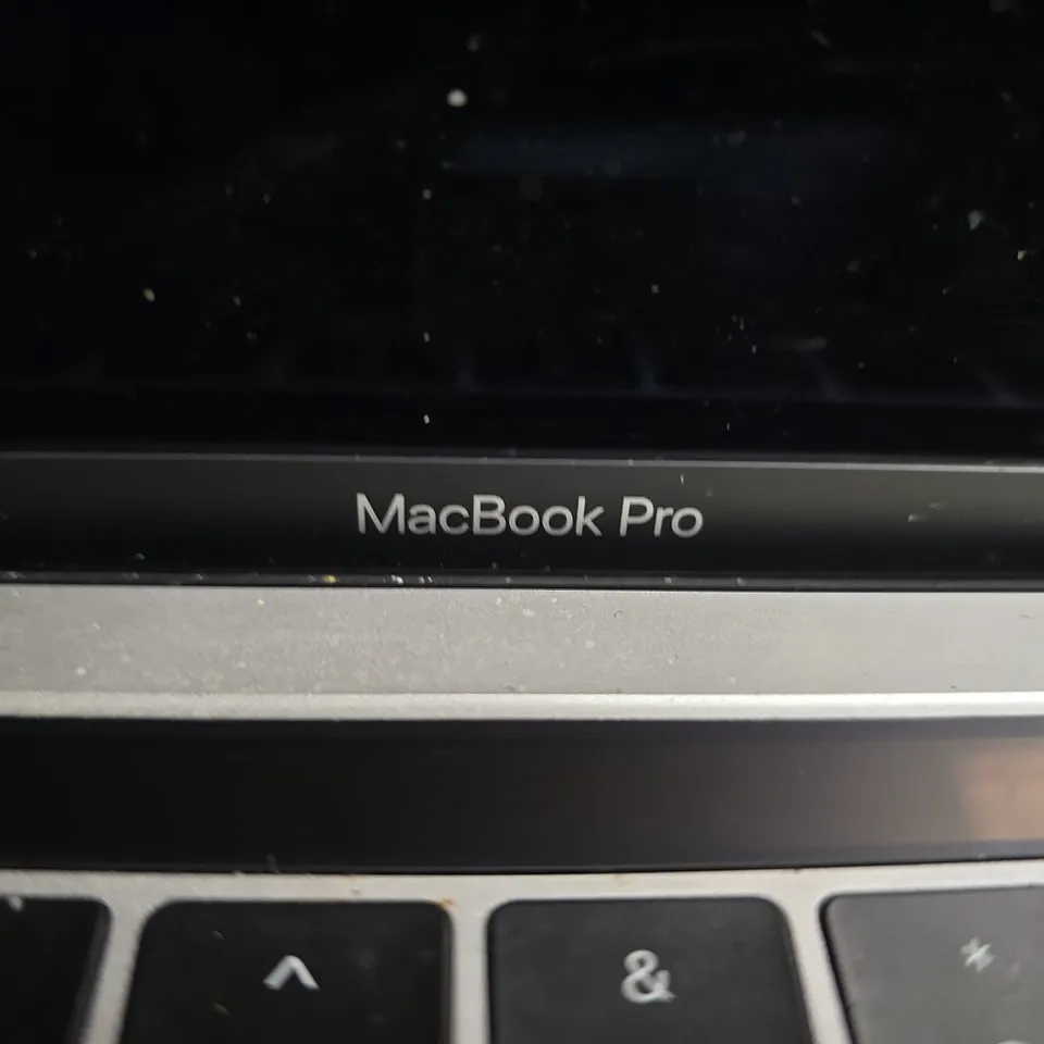 APPLE MACBOOK PRO 13-INCH (A2159 EMC 3301) – DAMAGED DISPLAY/BEZEL