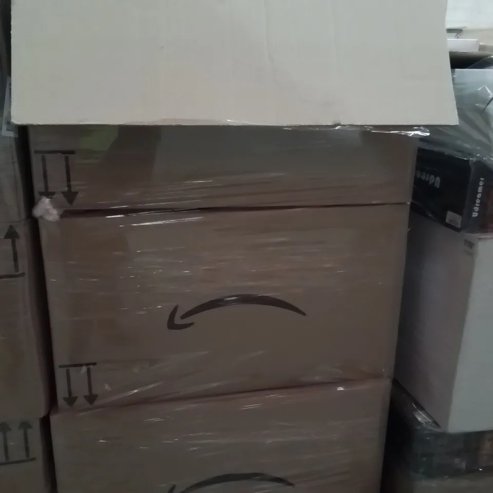 PALLET CONTAINING A LARGE QUANTITY OF PHARMACY PRODUCTS TO INCLUDE;INSTANT COLD PACK,FOAM DRESSING,DRESSING ROLL