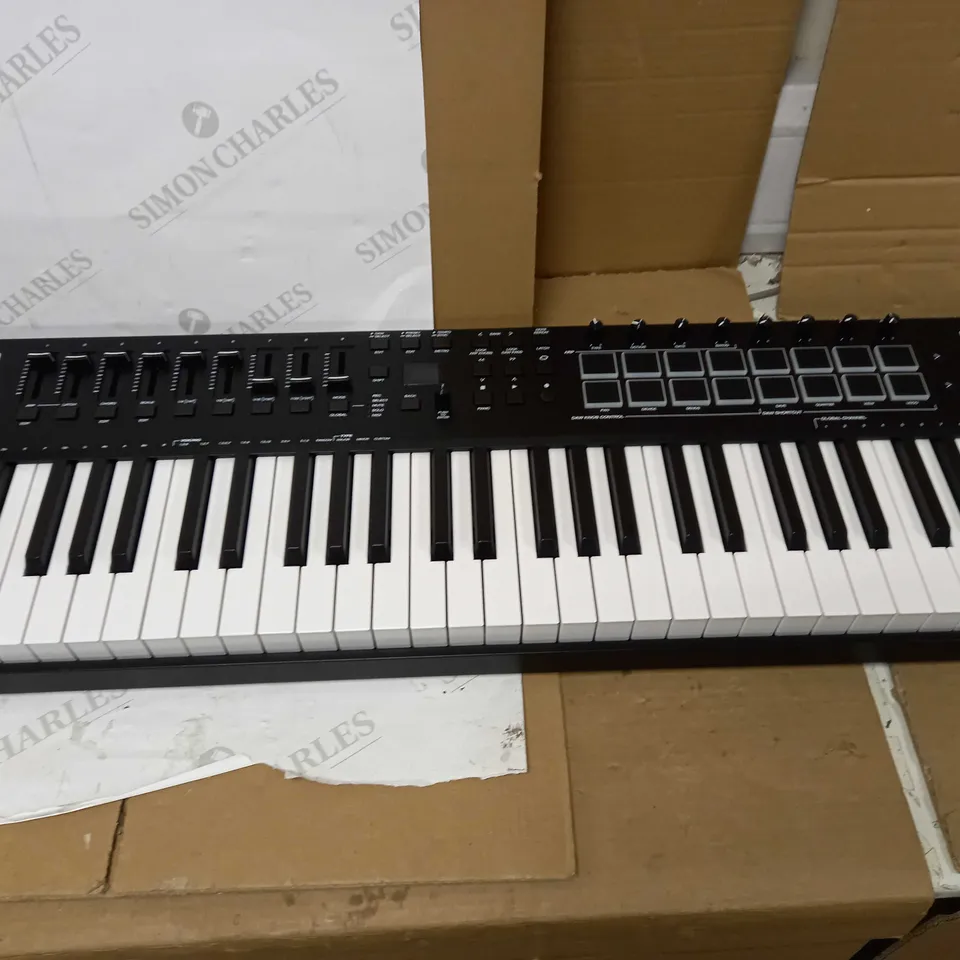 M-AUDIO OXYGEN PRO 61 – 61 KEY USB MIDI KEYBOARD CONTROLLER WITH BEAT PADS, MIDI ASSIGNABLE KNOBS, BUTTONS & FADERS AND SOFTWARE SUITE INCLUDED