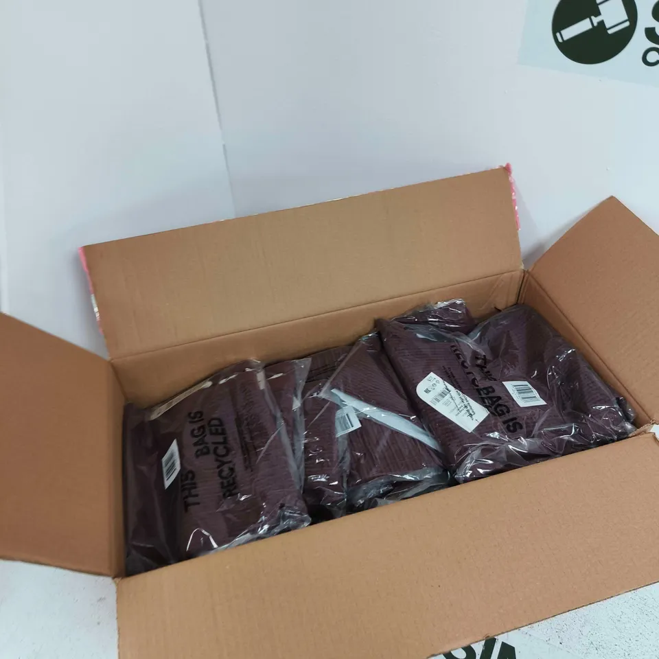 BOX OF APPROXIMATELY 15 ASSORTED CLOTHING ITEMS TO INCLUDE: KNIT MINI SHORTS XL