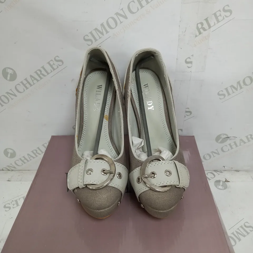 5 BOXED PAIRS OF WILADY PLATFORM HEEL SHOES IN LIGHT GREY VARIOUS SIZES TO INCLUDE SIZES 36, 37, 39 