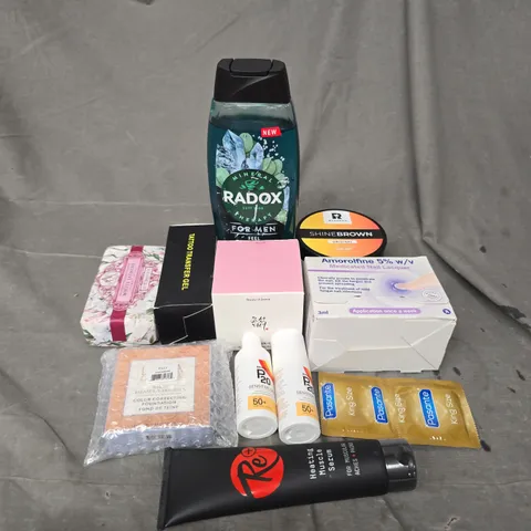 APPROXIMATEY 20 HEALTH AND BEAUTY PRODUCTS TO INCLUDE - RADOX, DUREX AND HEATING MUSCLE SERUM