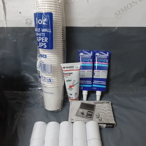 BOX OF APPROXIMATELY 20 ASSORTED HOUSEHOLD ITEMS TO INCLUDE MINI DIGITAL SCALE, PAPER CUPS AND MOULD CLEANER