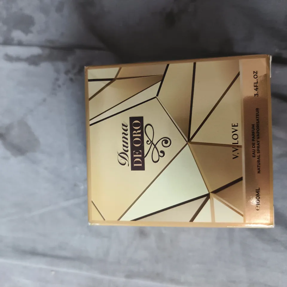 BOX OF APPROXIMATELY 15 ASSORTED ITEMS TO INCLUDE: NEXT TOWEL AND DE ORO PERFUME