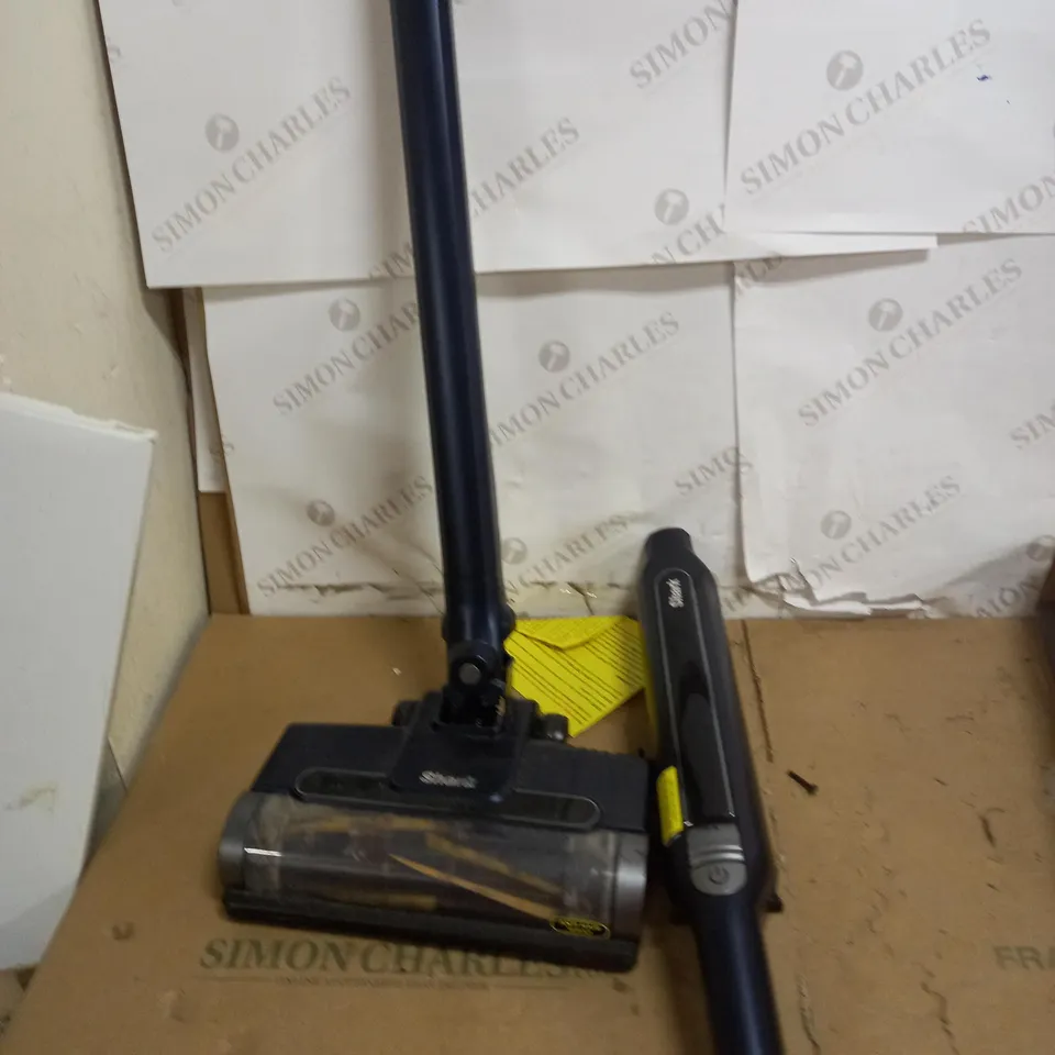 SHARK CORDLESS VACCUM CLEANER