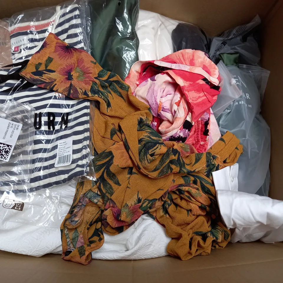 BOX OF APPROXIMATELY 25 ASSORTED CLOTHING ITEMS TO INCLUDE - BRA , T-SHIRT , UNDERWEAR ETC
