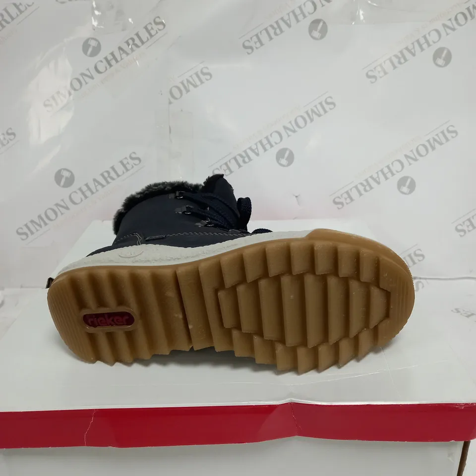 BOXED PAIR OF RIEKER WATER RESISTANT WARM HIKING BOOTS, NAVY - SIZE 5