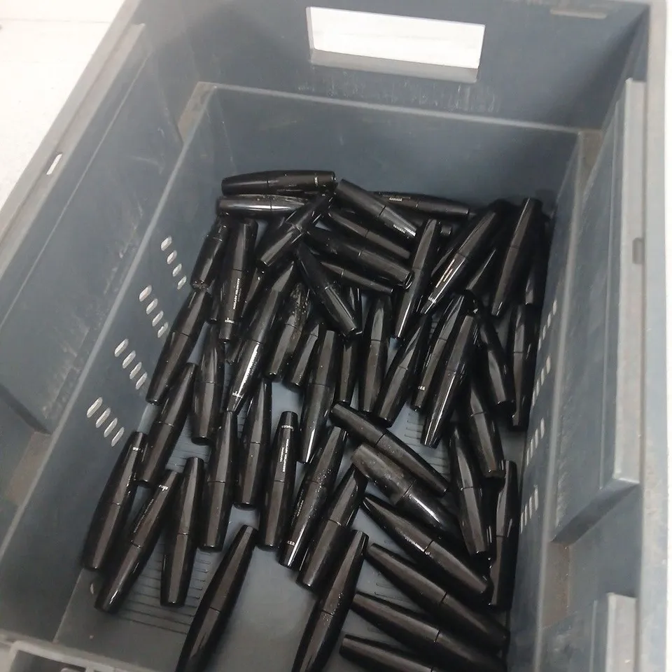 BAG OF A LARGE AMOUNT OF DOUCCE MASCARA