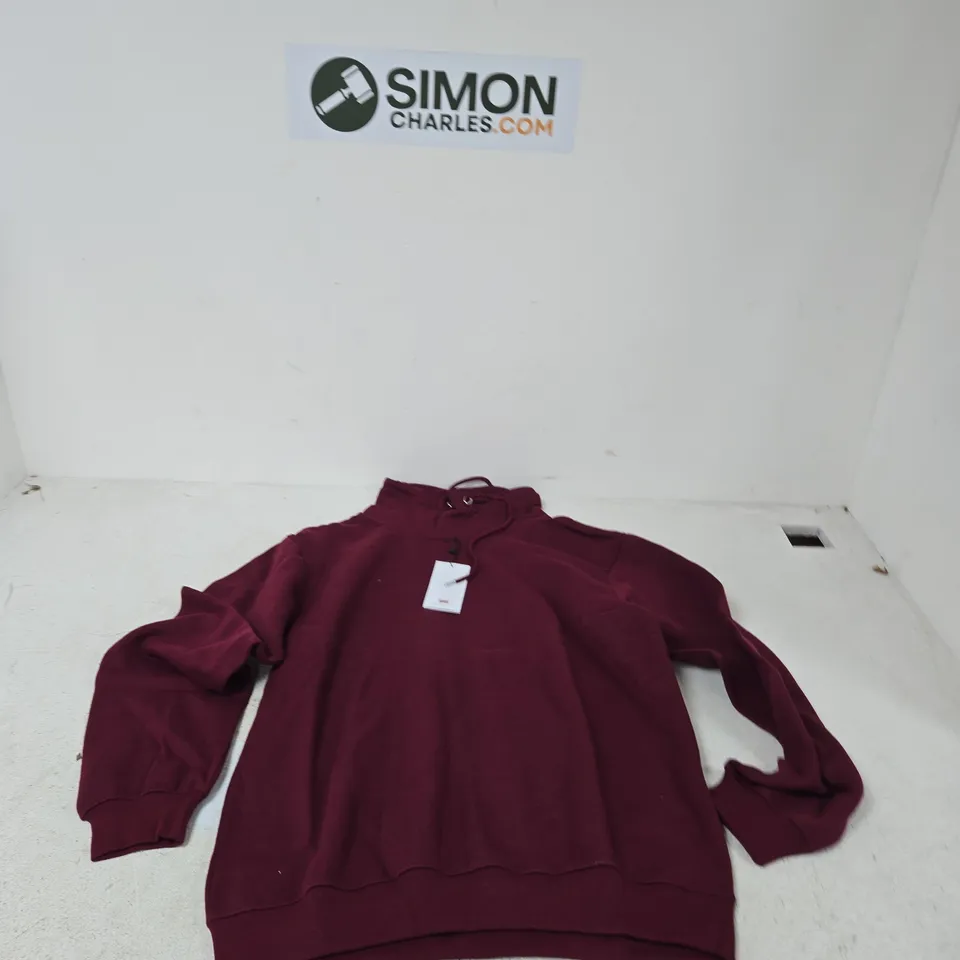 BOX OF APPROXIMATELY 25 ASSORTED CLOTHING ITEMS TO INCLUDE: TUNNI TURTLENECK JUMPER