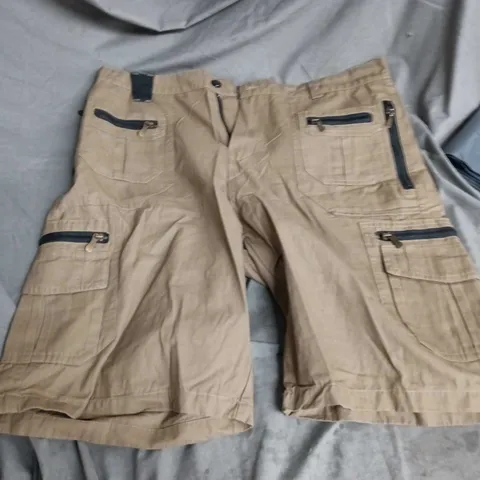 MEN'S BEIGE CARGO SHORTS 2XL