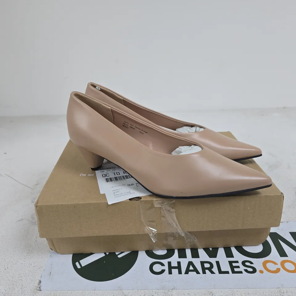 TANYA WIDE NUDE WOMENS SHOES SIZE 6 BOXED