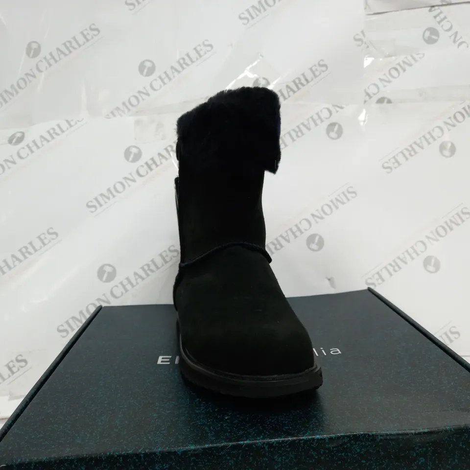 BOXED EMU BIRDWOOD BOOTS, BLACK - SIZE 5