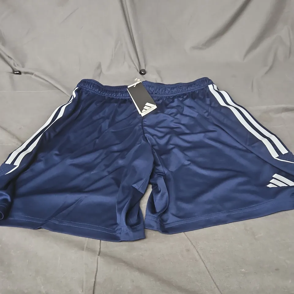 ADIDAS BLUE SHORTS SIZE LARGE