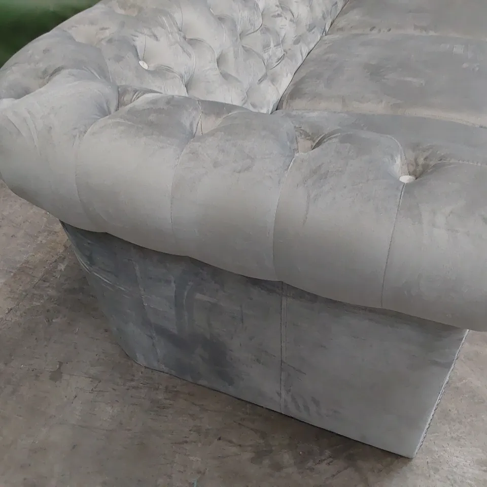 DESIGNER THREE SEATER CHESTERFIELD SOFA SILVER PLUSH FABRIC WITH STUDDED DETAIL 