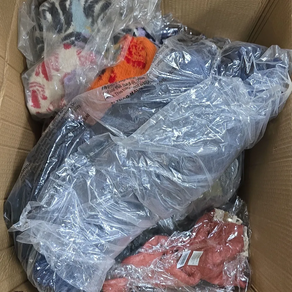 LARGE QUANTITY OF ASSORTED CLOTHING ITEMS IN VARIOUS SIZES  - COLLECTION ONLY