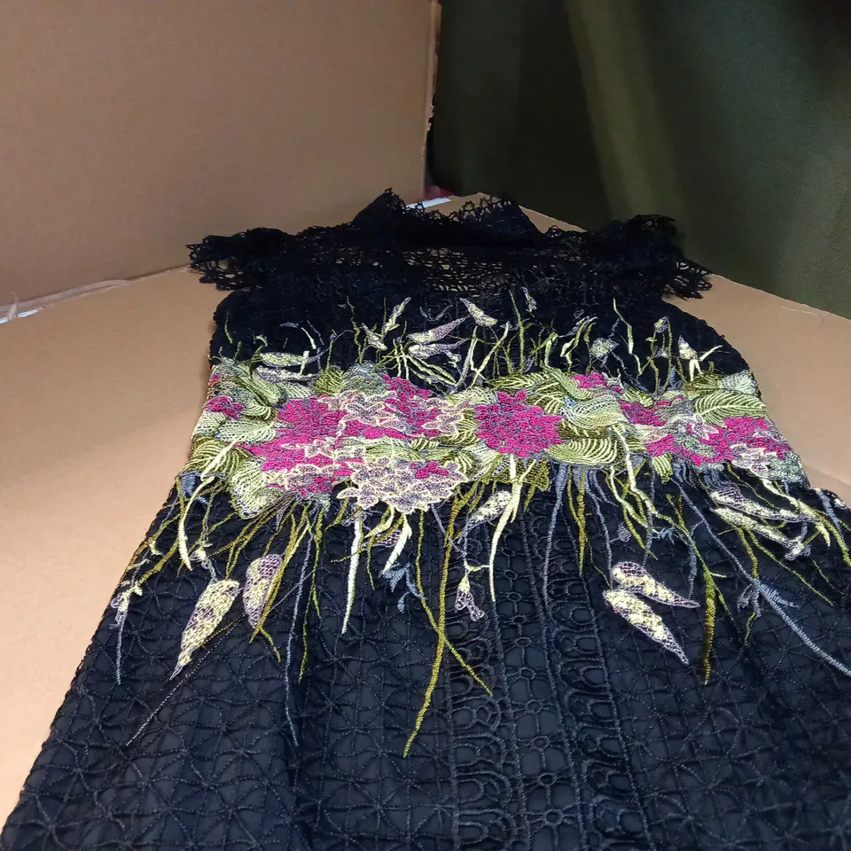 KAREN MILLEN BLACK FLORAL GUIPURE LACE MINI DRESS - SIZE 10