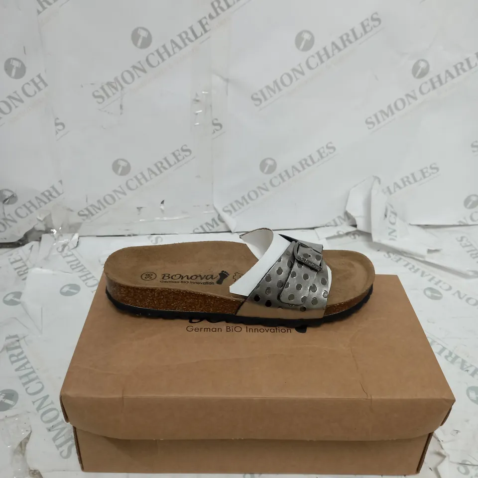 BOXED PAIR OF BONOVA STRAPPED SANDALS - SIZE 5