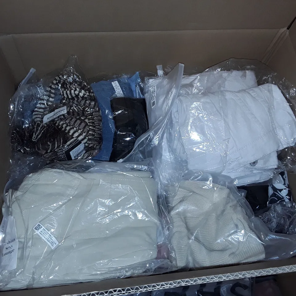 LARGE QUANTITY OF ASSORTED BAGGED CLOTHING ITEMS 
