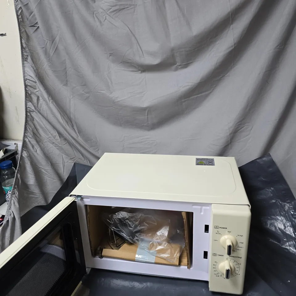 BOXED KLARSTEIN CAROLINE MICROWAVE 700W