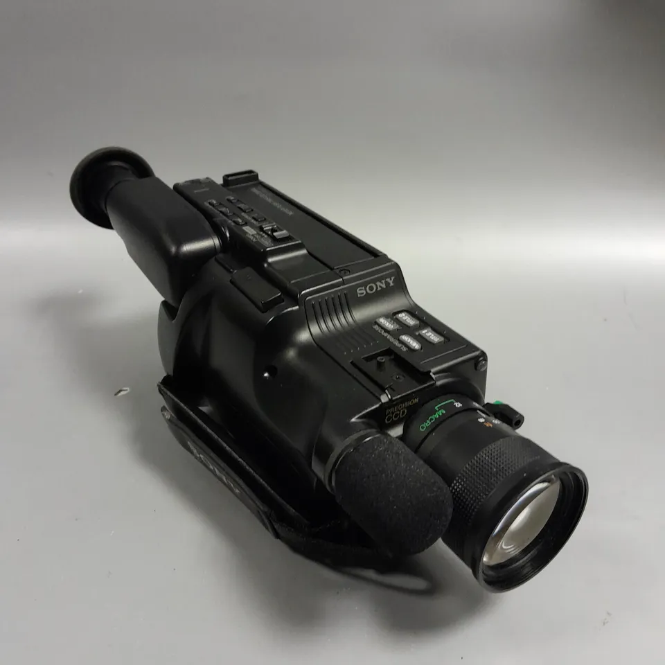 SONY CCD-V88E HANDYCAM VIDEO CAMERA RECORDER 