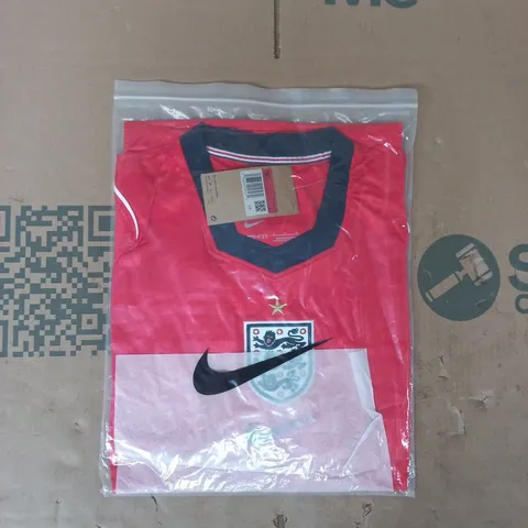 BAGGED NIKE ENGLAND FOOTBALL JERSEY IN RED SIZE LARGE