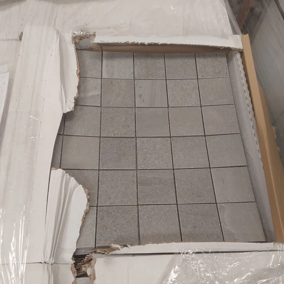 PALLET CONTAINING APPROXIMATELY 60x BRAND NEW BOXED VERONA DESIGNER MOSAIC TILES