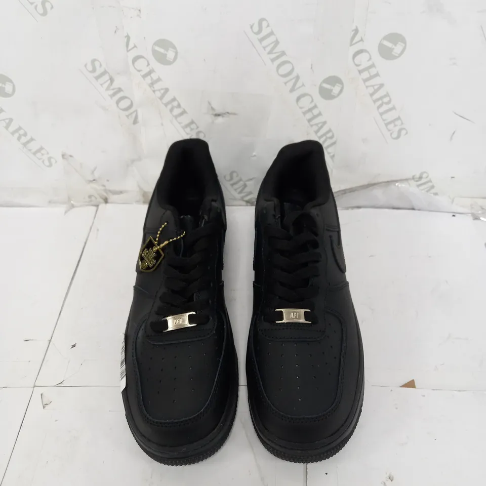 UNBOXED PAIR OF NIKE AIR FORCE 1 BLACKOUT SIZE 8 